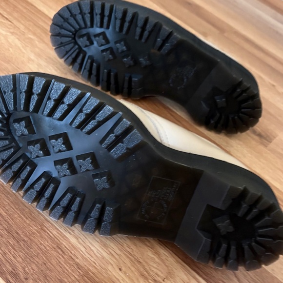 Dr. Martens Women’s 31696 leather lace up Platform shoes - Picture 8 of 12